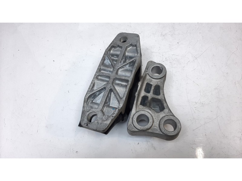 Recambio de soporte motor izquierdo para jeep compass ii longitude 4x2 referencia OEM IAM P68253035AC  