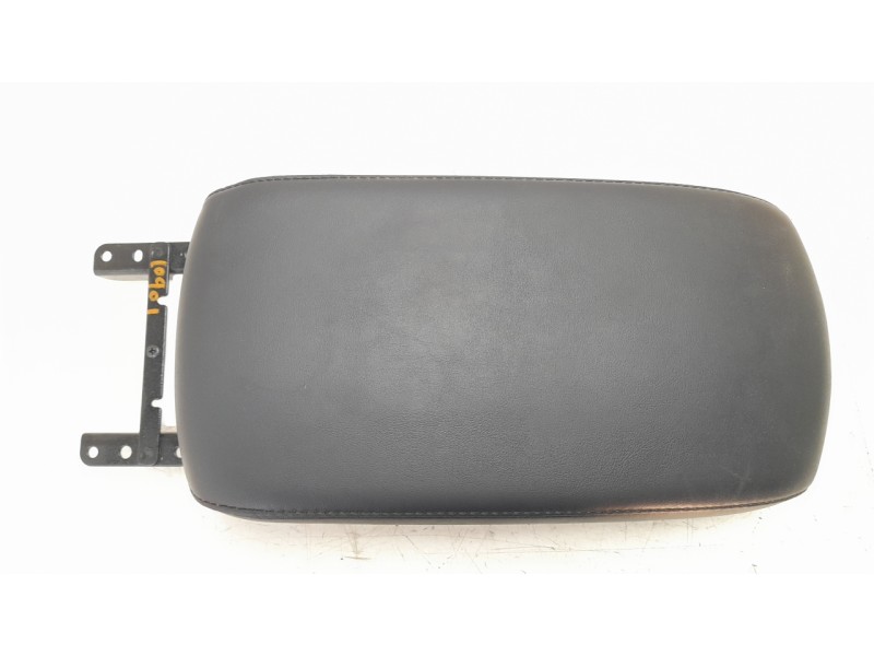 Recambio de apoyabrazos central para toyota rav 4 referencia OEM IAM 5895935010  