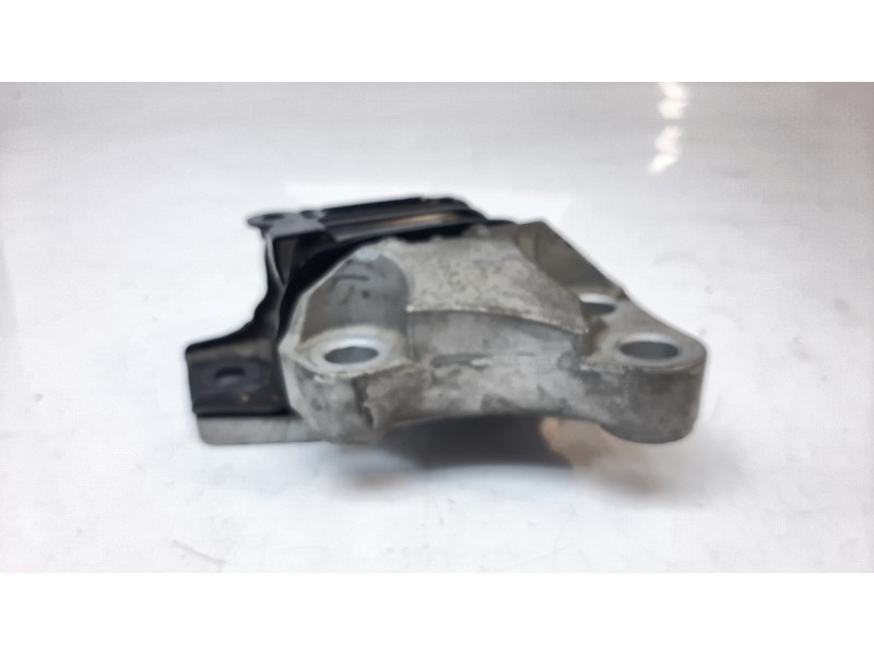 Recambio de soporte motor izquierdo para jeep compass ii longitude 4x2 referencia OEM IAM P68253035AC  