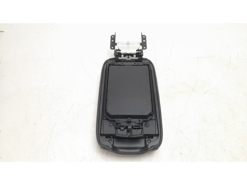 Recambio de apoyabrazos central para toyota rav 4 referencia OEM IAM 5895935010  