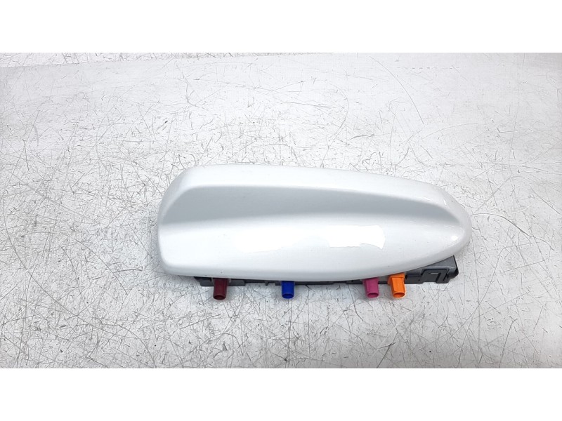Recambio de antena para volvo v60 familiar 2.0 diesel cat referencia OEM IAM 31438104  