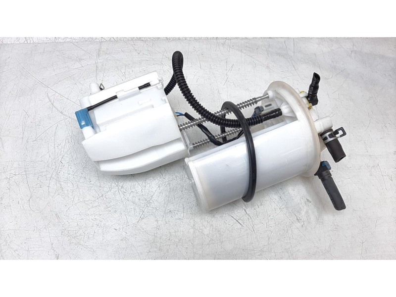 Recambio de bomba combustible para toyota rav 4 referencia OEM IAM 7770442080  