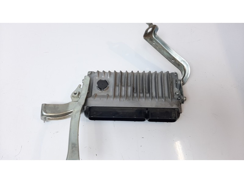 Recambio de centralita motor uce para toyota rav 4 referencia OEM IAM 8966142K80  