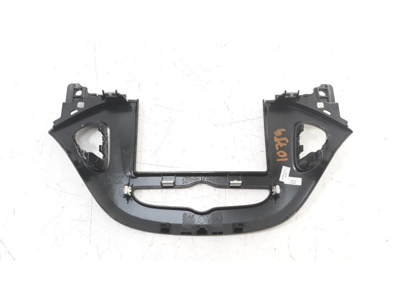 Recambio de moldura para opel corsa e gsi referencia OEM IAM 39050456  