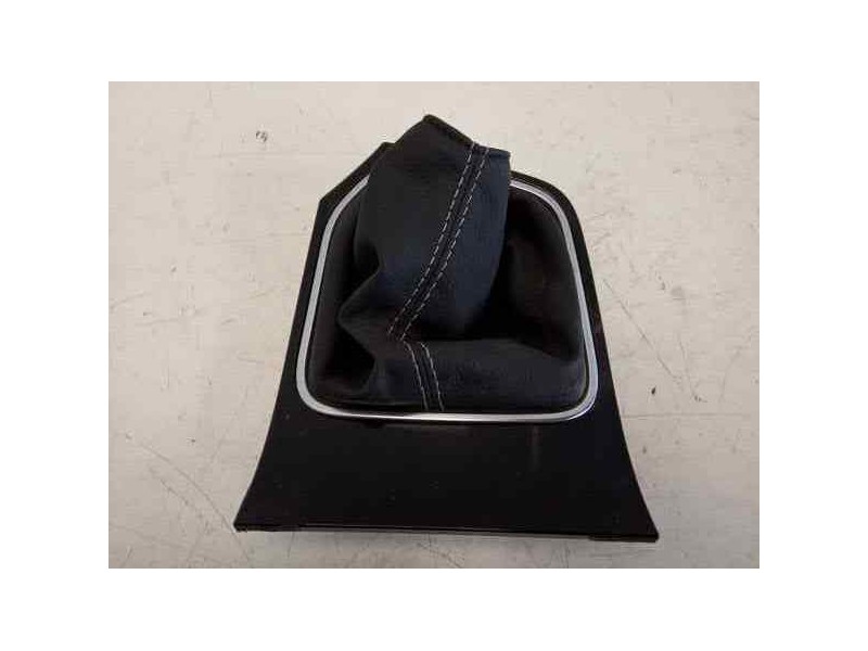 Recambio de moldura para toyota auris 1.2 16v turbo cat referencia OEM IAM   