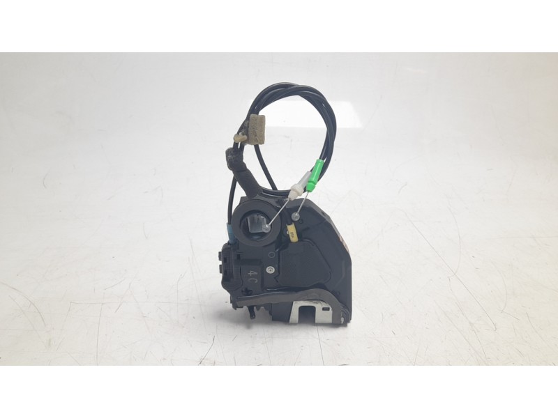 Recambio de cerradura puerta trasera derecha para toyota rav 4 referencia OEM IAM 6905033120  