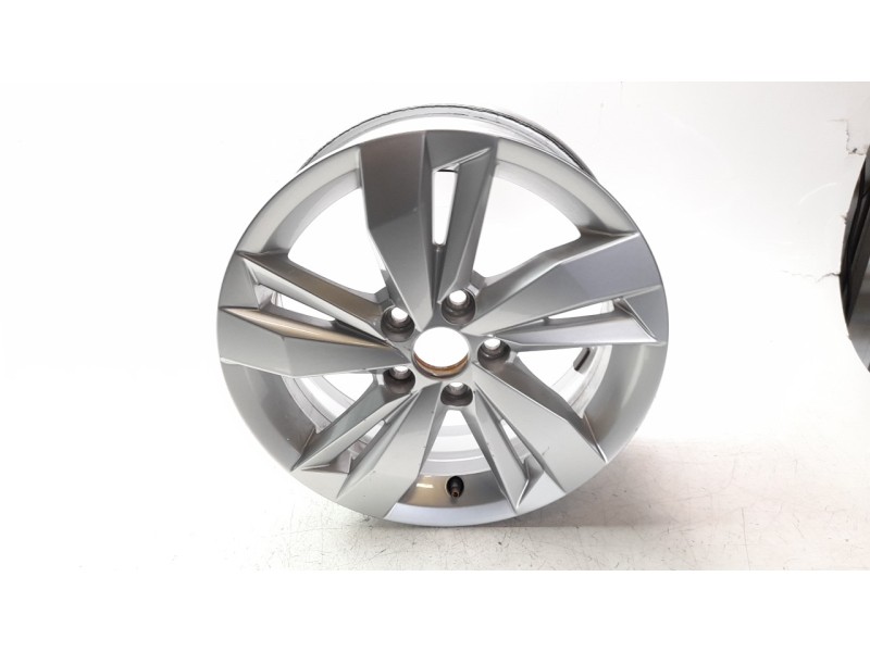 Recambio de llanta para volkswagen polo referencia OEM IAM 2G0601025N  
