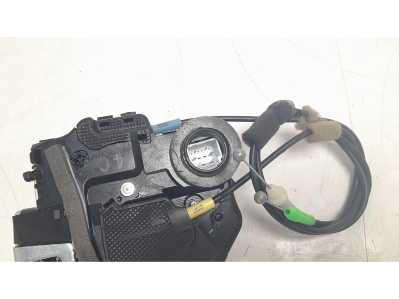 Recambio de cerradura puerta trasera derecha para toyota rav 4 referencia OEM IAM 6905033120  