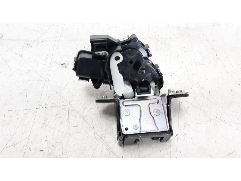 Recambio de cerradura maletero / porton para mazda 3 berlina (bp) referencia OEM IAM BDMT62310  