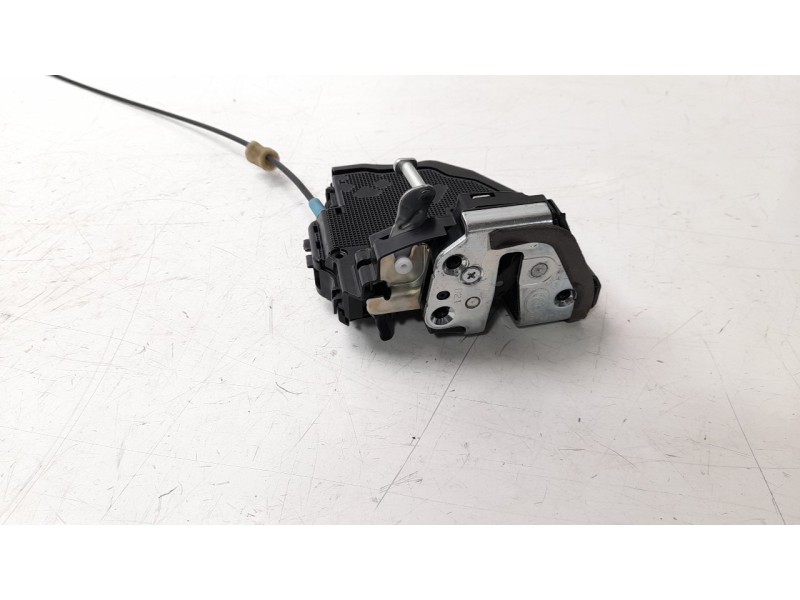 Recambio de cerradura puerta trasera izquierda para toyota rav 4 referencia OEM IAM 6906033120  