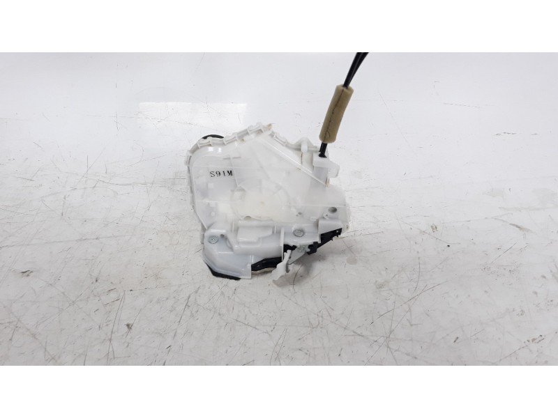 Recambio de cerradura puerta trasera derecha para mazda 3 berlina (bp) referencia OEM IAM BCJH107A115  