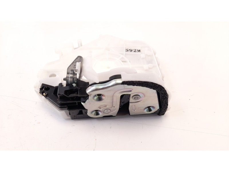 Recambio de cerradura puerta trasera izquierda para mazda 3 berlina (bp) referencia OEM IAM BDMC73310B  