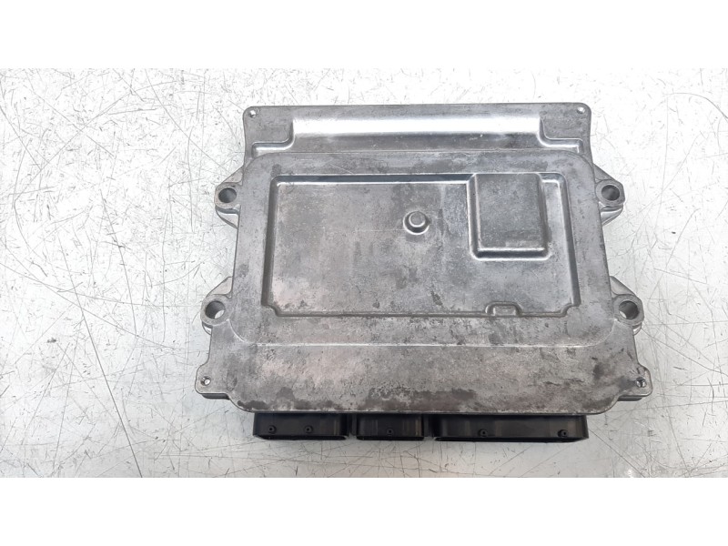 Recambio de centralita motor uce para volvo v60 familiar 2.0 diesel cat referencia OEM IAM 32313937  