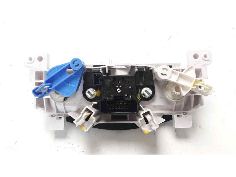Recambio de mando calefaccion / aire acondicionado para dacia sandero básico referencia OEM IAM N106277R XE1074172 