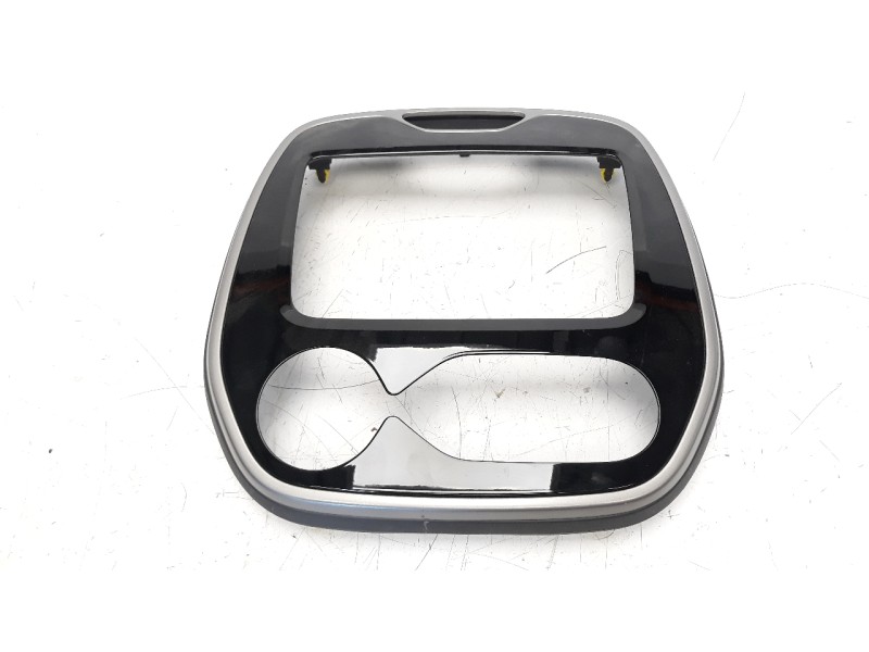 Recambio de moldura para renault captur 0.9 energy referencia OEM IAM 682704761R  