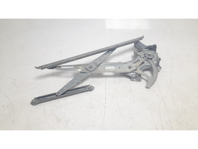 Recambio de elevalunas delantero derecho para toyota rav 4 referencia OEM IAM 6980130280  