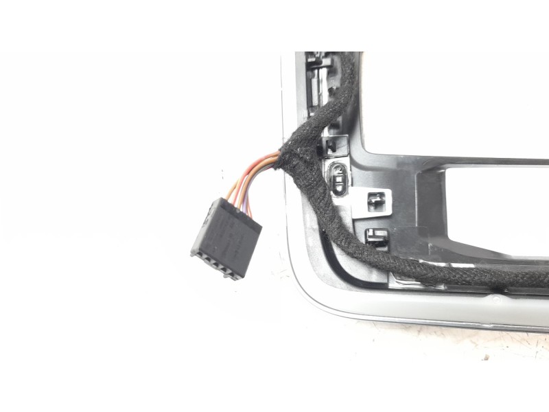Recambio de moldura para audi q7 4mg referencia OEM IAM 4M8863324  