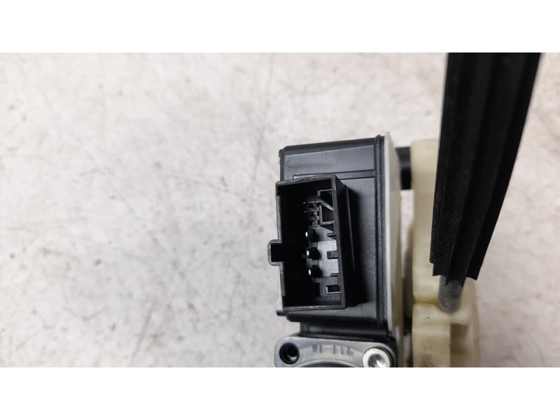 Recambio de elevalunas trasero izquierdo para volkswagen polo referencia OEM IAM 2G6839461C  