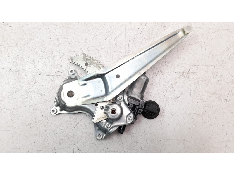 Recambio de elevalunas trasero izquierdo para toyota rav 4 referencia OEM IAM 8571035180 106905815 116038