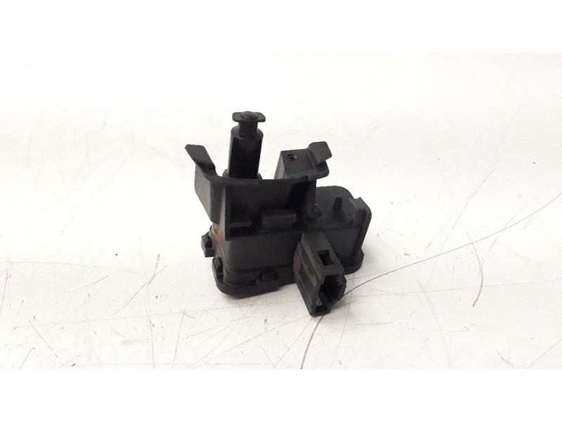 Recambio de tapa exterior combustible para skoda fabia 1.0 tsi referencia OEM IAM 7P0810773F  