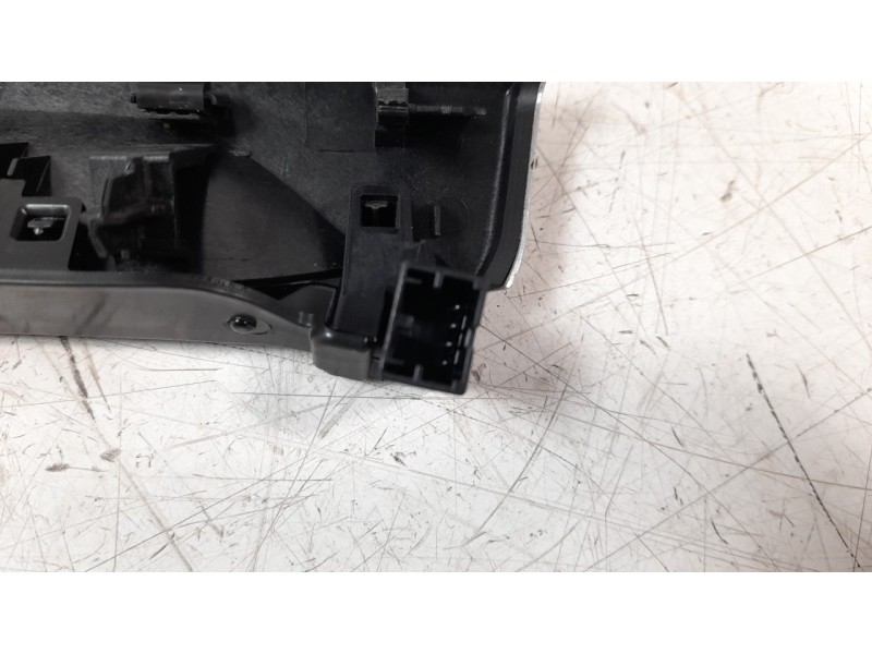 Recambio de moldura para audi q7 4mg referencia OEM IAM 4M8853190BD  