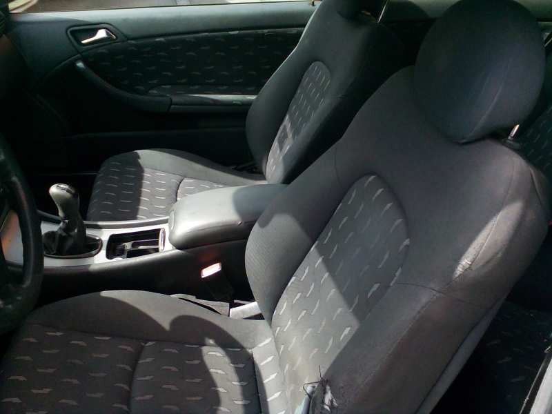 mercedes-benz clase c (w203) sportcoupe del año 2001