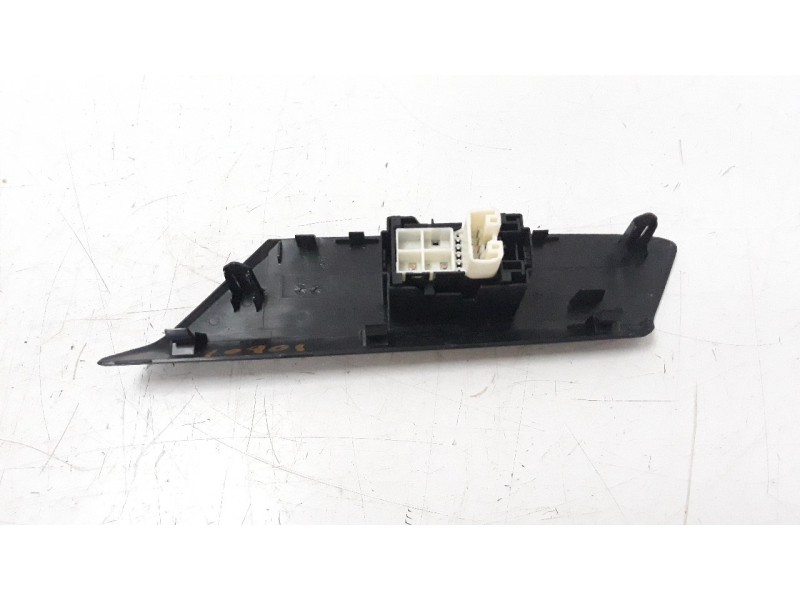 Recambio de mando elevalunas trasero derecho para toyota rav 4 referencia OEM IAM 848100D030  