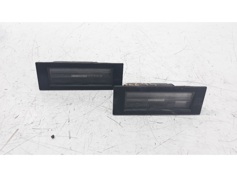 Recambio de piloto matricula para jeep renegade 1.6 m-jet cat referencia OEM IAM 51953208  