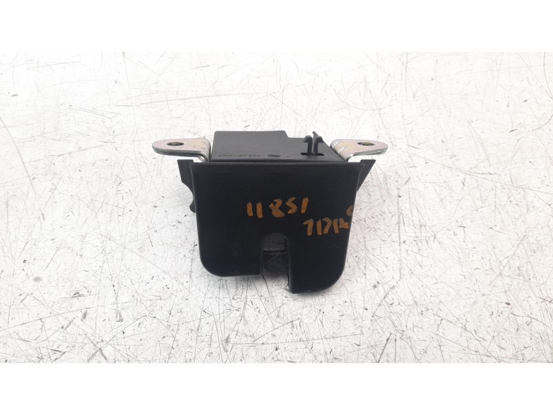 Recambio de cerradura maletero / porton para volkswagen polo referencia OEM IAM 2G6827505B  