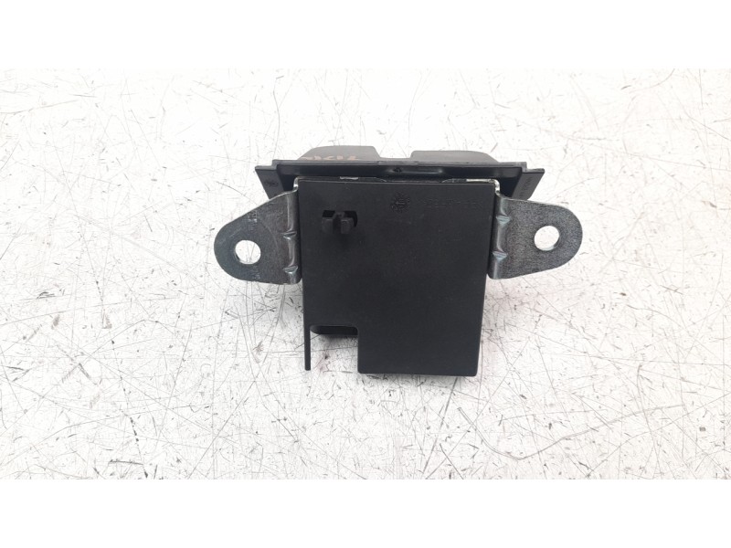 Recambio de cerradura maletero / porton para volkswagen polo referencia OEM IAM 2G6827505B  