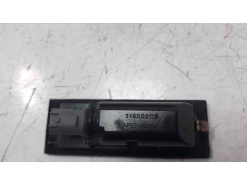 Recambio de piloto matricula para jeep renegade 1.6 m-jet cat referencia OEM IAM 51953208  