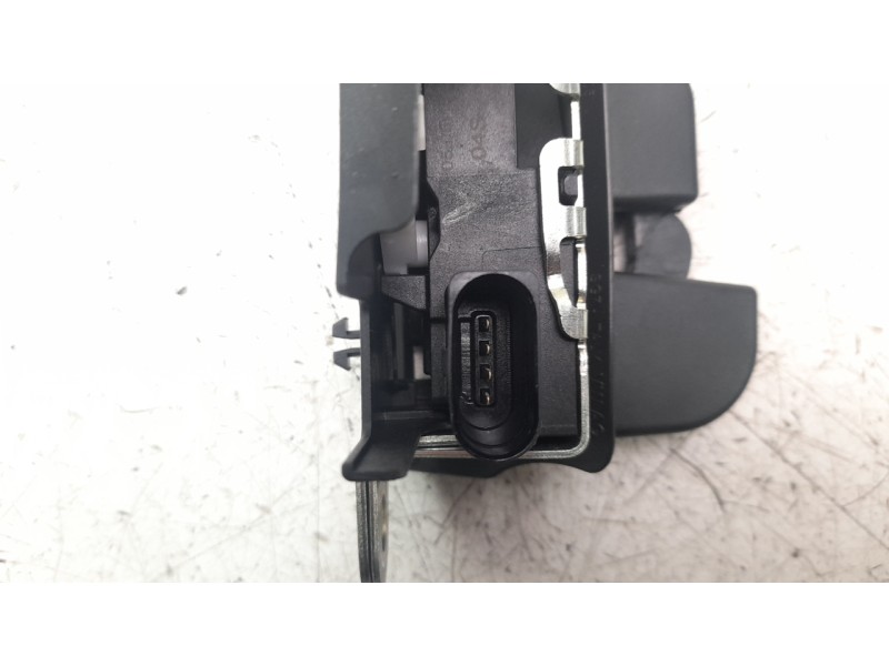 Recambio de cerradura maletero / porton para volkswagen polo referencia OEM IAM 2G6827505B  