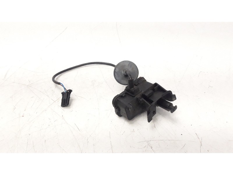 Recambio de tapa exterior combustible para volkswagen golf vii lim. (bq1) 1.6 tdi referencia OEM IAM 5C6810773K  