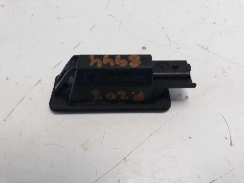 Recambio de piloto matricula para peugeot 208 active referencia OEM IAM 9682403680  