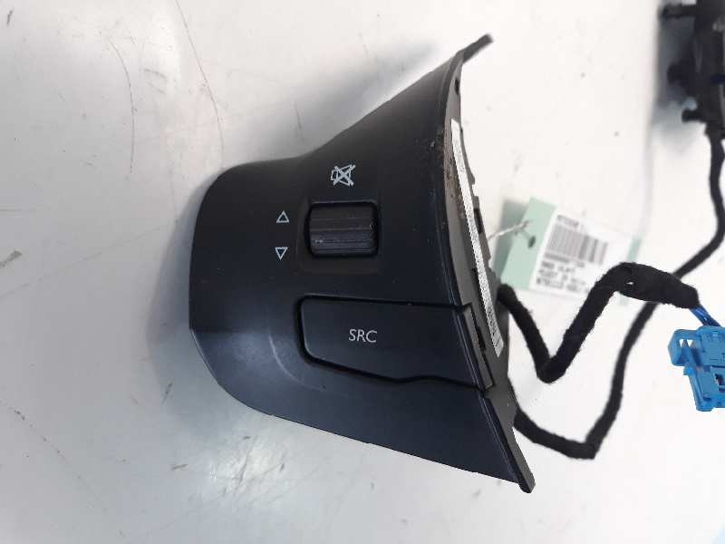 Recambio de mando volante para peugeot 208 active referencia OEM IAM 96750123ZD 86758B03 