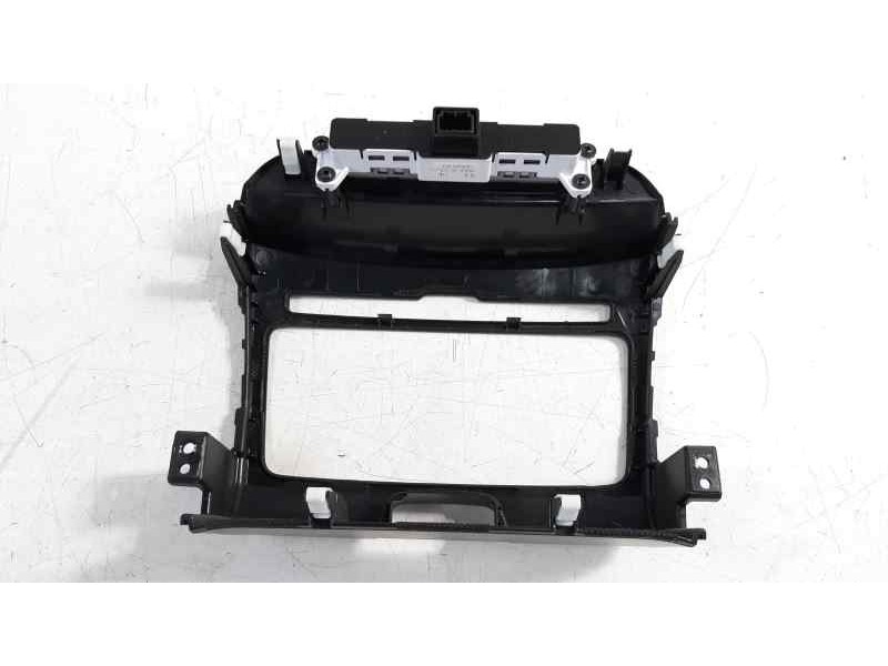 Recambio de moldura para kia sportage concept 4x2 referencia OEM IAM U097813810  