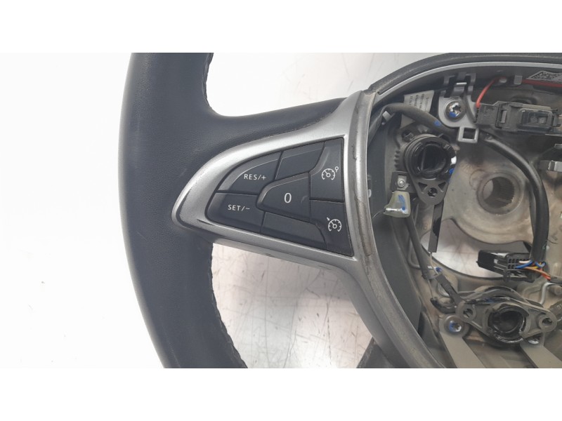 Recambio de volante para dacia duster ii anniversary referencia OEM IAM 484000307R  