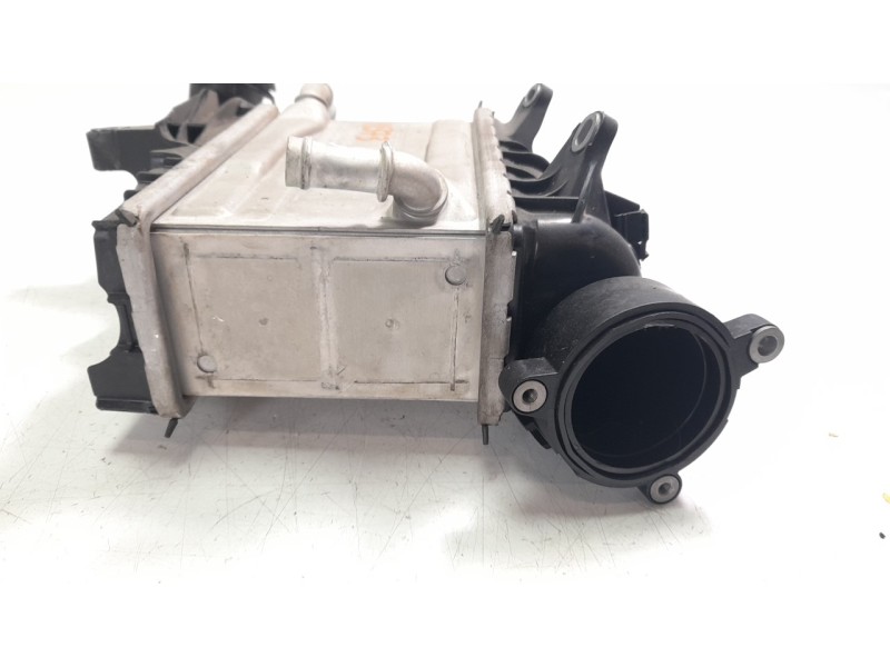 Recambio de intercooler para volvo v60 familiar 2.0 diesel cat referencia OEM IAM 1301444S03  