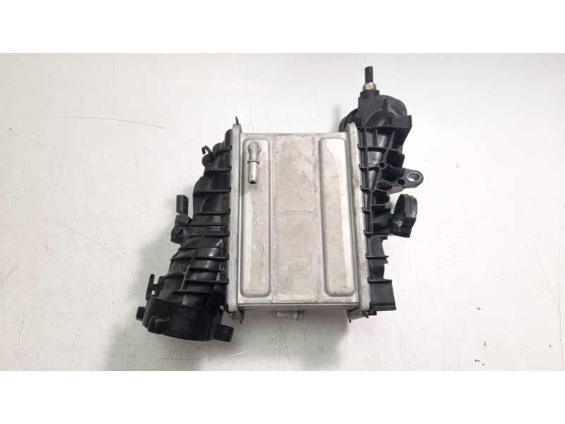 Recambio de intercooler para volvo v60 familiar 2.0 diesel cat referencia OEM IAM 1301444S03  