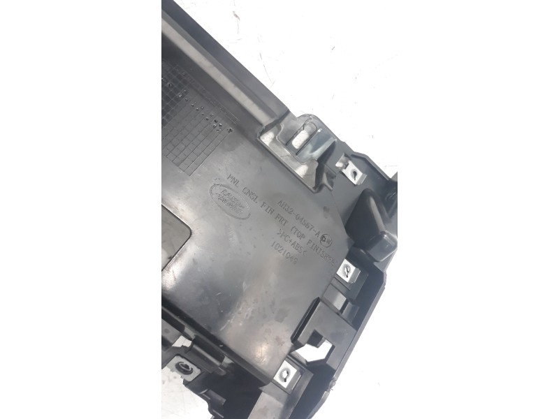 Recambio de moldura para land rover range rover sport 3.0 td v6 cat referencia OEM IAM AH3204567A  