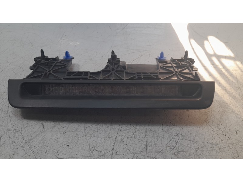 Recambio de luz central de freno para dacia duster ii anniversary referencia OEM IAM 265958992D  