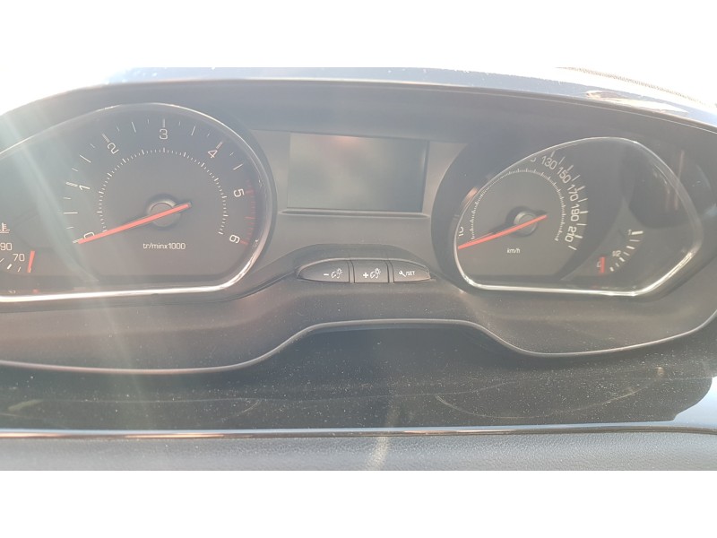 peugeot 208 del año 2015