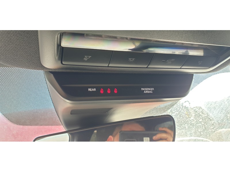 Recambio de pantalla multifuncion para mazda 3 berlina (bp) referencia OEM IAM BDEL55260D  