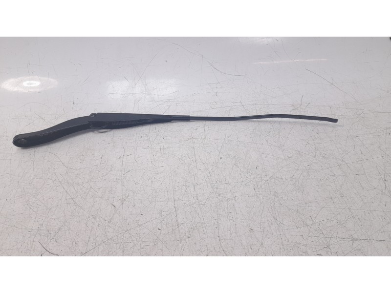 Recambio de brazo limpia delantero izquierdo para dacia duster ii anniversary referencia OEM IAM 288817528R  
