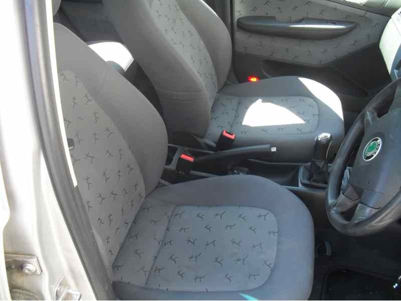 skoda fabia familiar (6y5) del año 2000