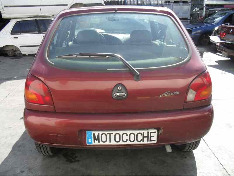 ford fiesta berlina del año 1998