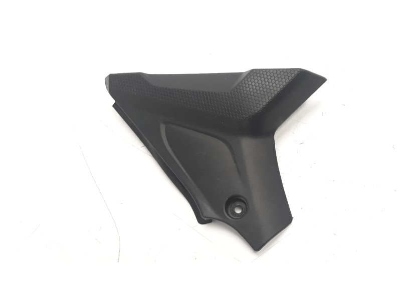Recambio de moldura para benelli trk 502 trk 502 referencia OEM IAM 65602P160000  