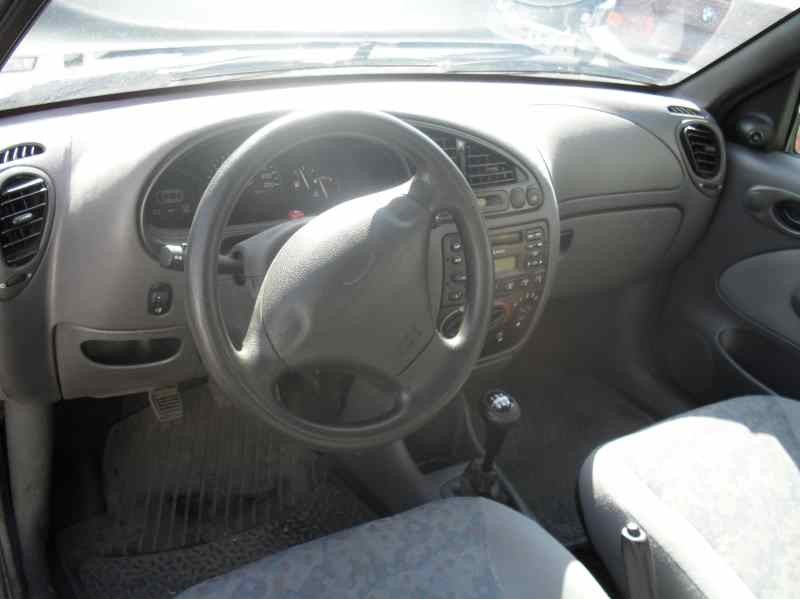 ford fiesta berlina del año 1998