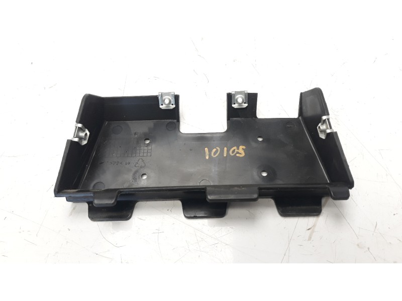 Recambio de moldura para benelli trk 502 trk 502 referencia OEM IAM 65695P16000A  