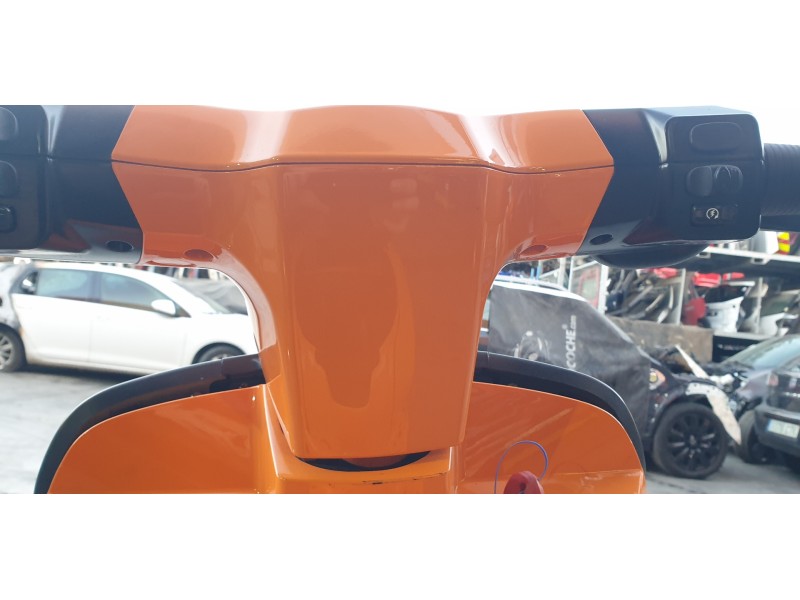 Recambio de moldura para lambretta v200 special flex special flex referencia OEM IAM L65201LMBAE00  